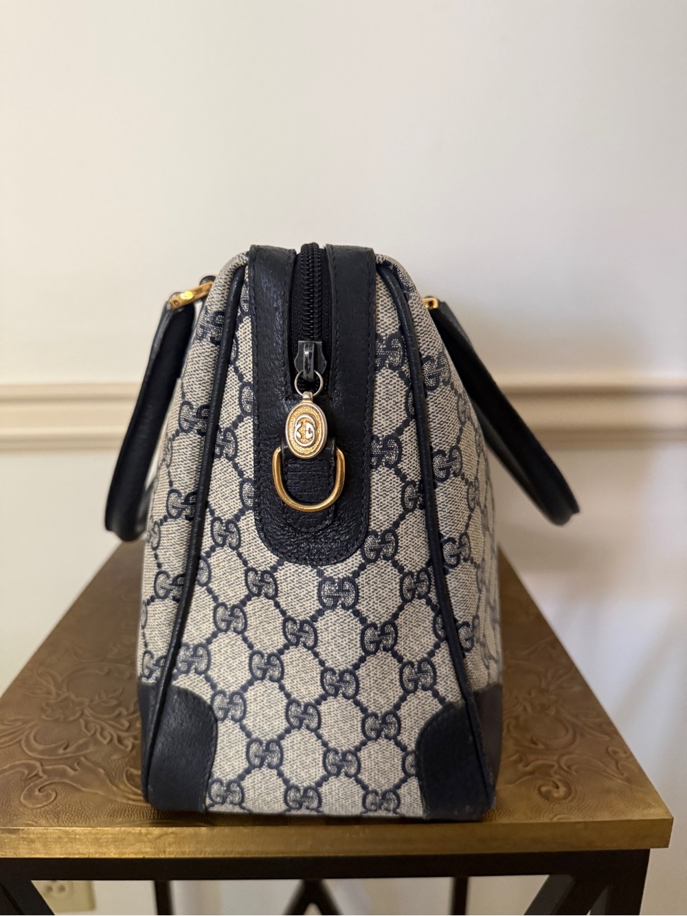 Authentic Vintage Gucci GG Navy Blue Handbag - Picture 5 of 16